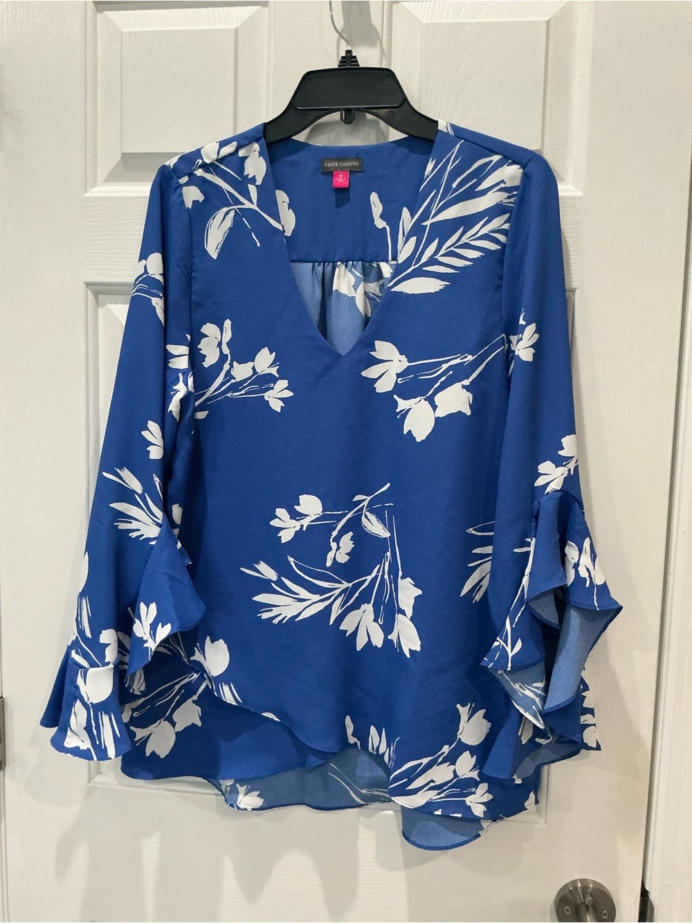 Vince Camuto Royal Blue White Floral V-Neck Ruffle Sleeve Blouse medium